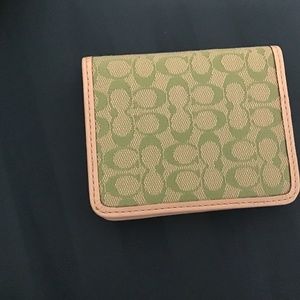 COAH BIFOLD ID WALLET GREEN KHAKI SIGNATURE C NEW